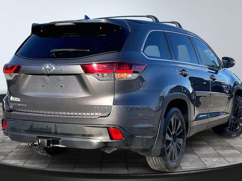 Used 2019 Toyota Highlander AWD V6 image 2