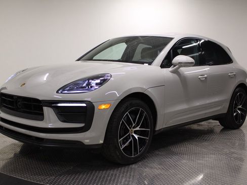 Certified 2026 Porsche Macan image 1
