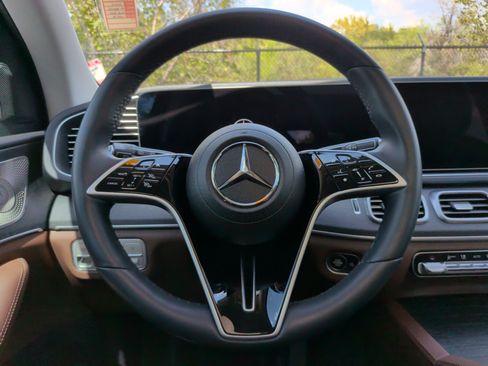 Used 2024 Mercedes-Benz GLE 350 4MATIC image 23
