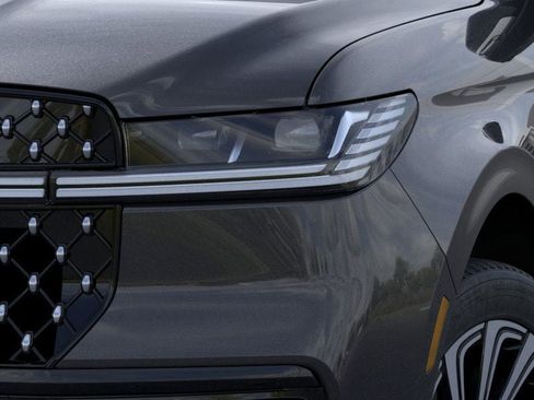 New 2026 Lincoln Navigator L Black Label AWD/4WD image 18