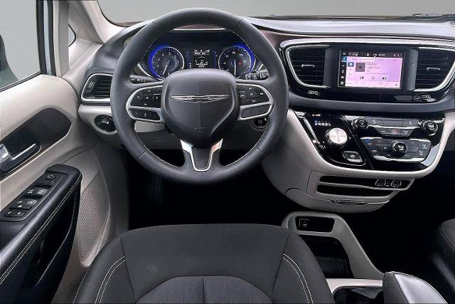 Used 2024 Chrysler Voyager LX FWD image 5