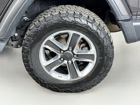 Used 2020 Jeep Wrangler Unlimited Sahara image 9