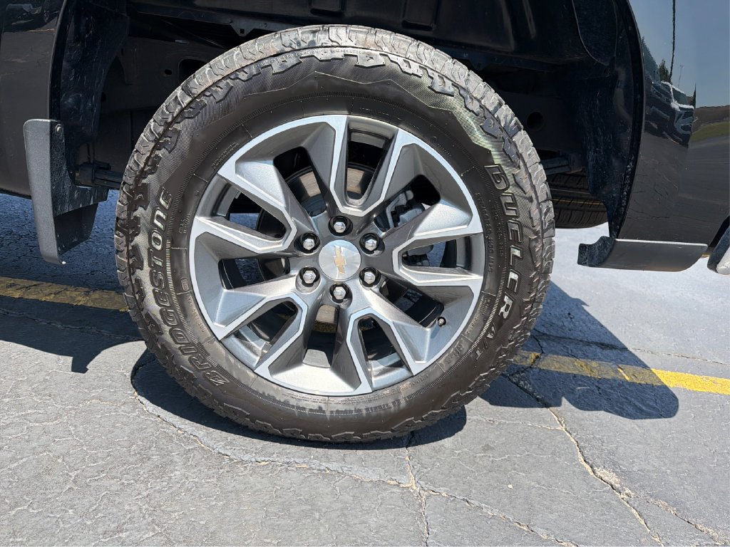 Used 2025 Chevrolet Silverado 1500 LT AWD/4WD image 34