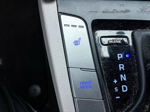 Used 2019 Hyundai Elantra Limited image 26