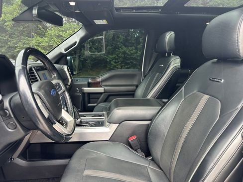 Used 2017 Ford F150 Platinum w/ Equipment Group 701A Luxury AWD/4WD image 8