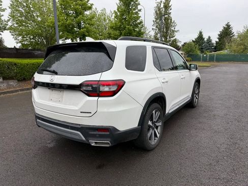 Used 2023 Honda Pilot Touring image 7