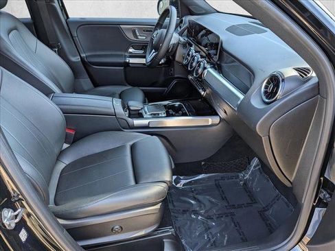Used 2020 Mercedes-Benz GLB 250 4MATIC image 19
