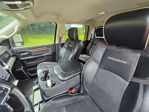 Used 2024 RAM 2500 Laramie AWD/4WD image 12