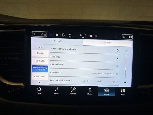 Used 2023 Chrysler Pacifica Touring-L image 13