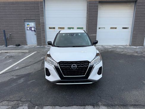 Used 2022 Nissan Kicks S image 6
