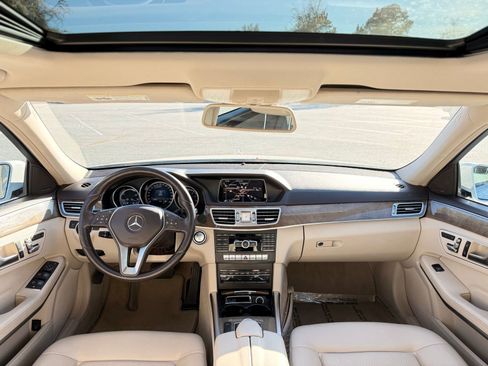 Used 2014 Mercedes-Benz E 350 4MATIC Sedan image 27