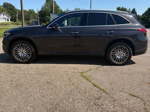 Used 2025 Mercedes-Benz GLC 300 4MATIC image 8