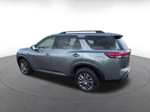 Used 2025 Nissan Pathfinder SV image 10