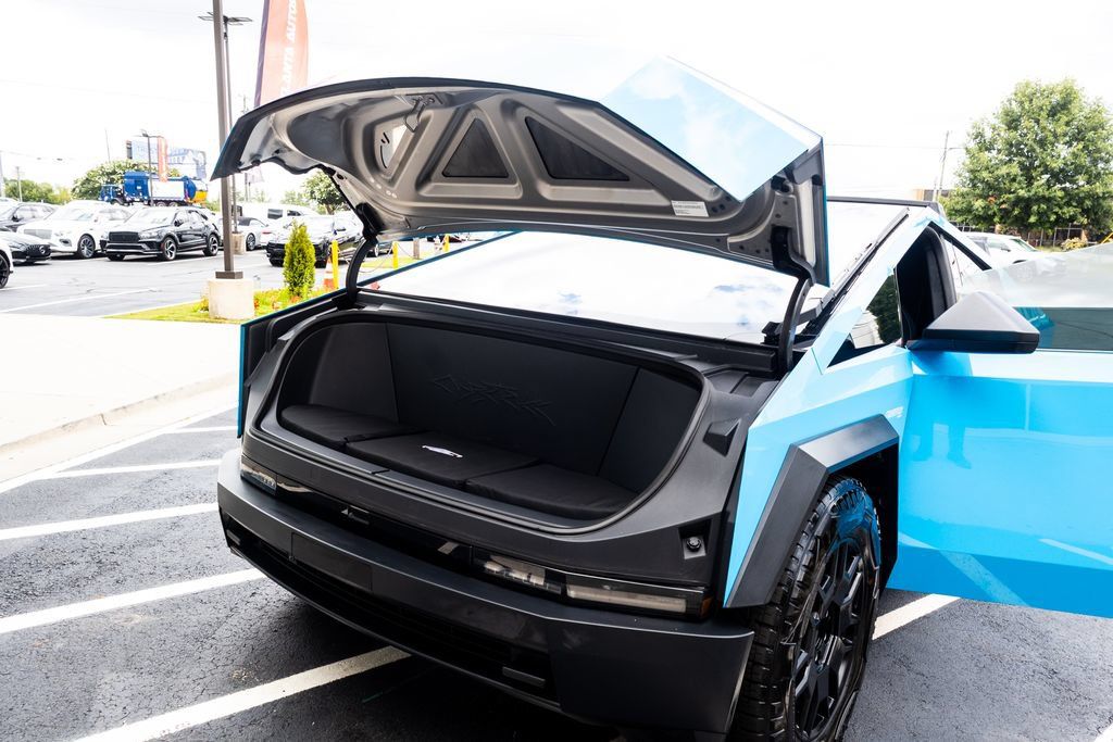 Used 2024 Tesla Cybertruck AWD Crew Cab image 50
