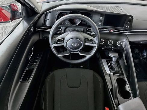 Certified 2023 Hyundai Elantra SE FWD image 4