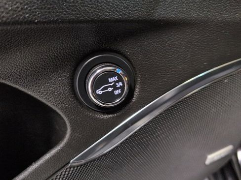 Used 2023 Buick Enclave Essence image 16