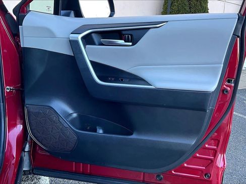 Used 2025 Toyota RAV4 XLE image 22
