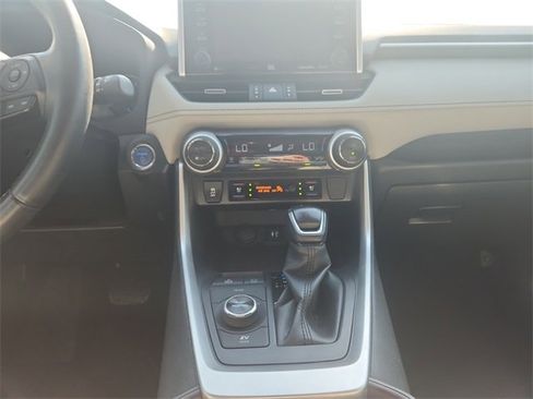 Used 2019 Toyota RAV4 Limited image 11