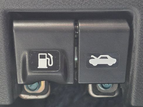Used 2020 Nissan Kicks SR FWD image 15