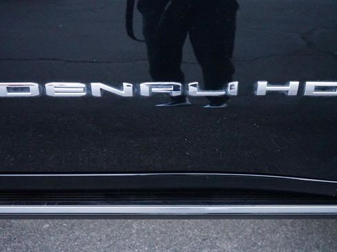 Used 2023 GMC Sierra 2500 Denali w/ Denali Ultimate Package image 10