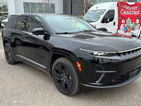 Used 2024 Jeep Wagoneer Launch Edition image 5