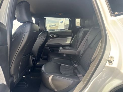 Used 2024 Jeep Compass Latitude AWD/4WD image 17