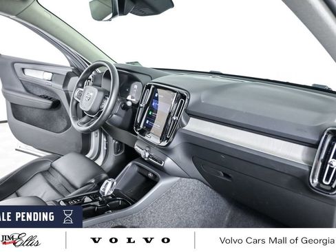 Certified 2025 Volvo XC40 B5 Plus AWD/4WD image 25