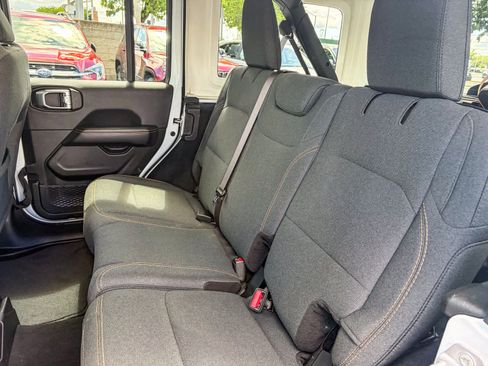 Used 2025 Jeep Wrangler Sahara image 17
