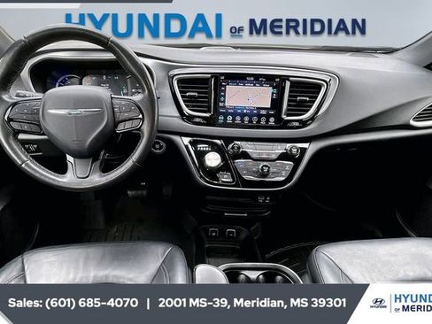 Used 2020 Chrysler Pacifica Touring-L w/ S Appearance Package image 12