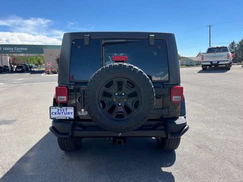 Used 2016 Jeep Wrangler Unlimited Sahara AWD/4WD image 13