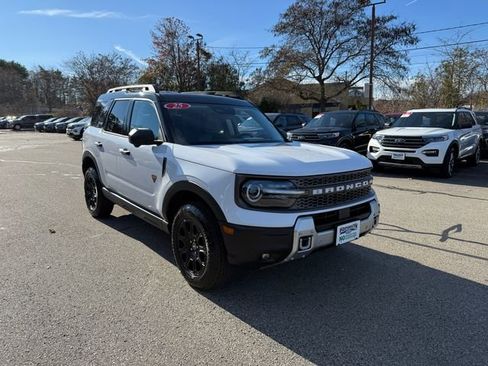 Used 2025 Ford Bronco Sport Badlands image 21