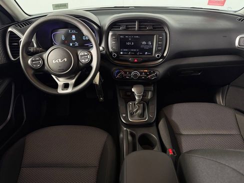 Used 2025 Kia Soul LX w/ LX Technology Package FWD image 14