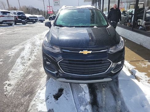 Used 2019 Chevrolet Trax LT w/ LT Convenience Package AWD/4WD image 2