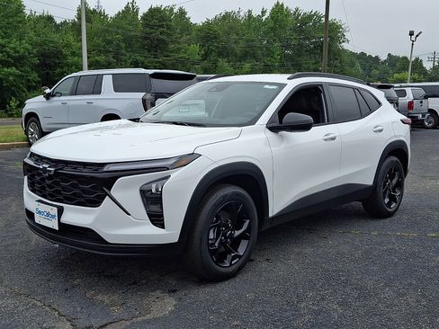 New 2026 Chevrolet Trax LT w/ Driver Confidence Package FWD image 3