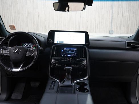 Used 2023 Lexus LX 600 4WD w/ Luxury Package image 17