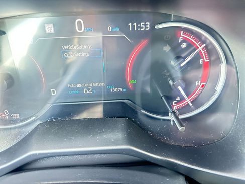 Used 2025 Toyota RAV4 XLE image 40