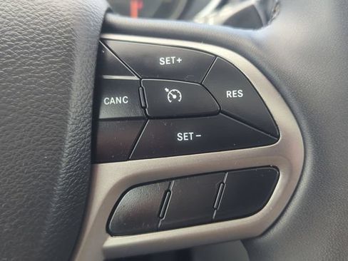Used 2022 Jeep Cherokee Latitude Lux w/ Sun & Sound Group AWD/4WD image 14