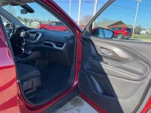 Used 2023 GMC Terrain SLE w/ Driver Convenience Package image 16