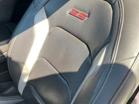 Used 2017 Chevrolet Camaro SS RWD image 9
