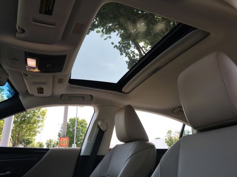 Used 2020 Lexus ES 350 w/ Premium Package FWD image 30