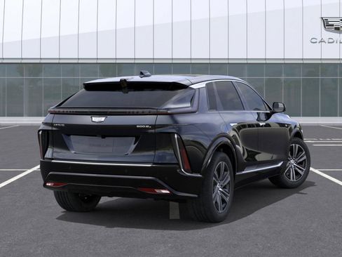 New 2026 Cadillac Lyriq Luxury w/ LPO, Floor Liner Package AWD/4WD image 4