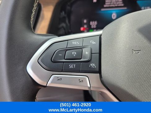 Used 2025 Volkswagen Atlas SE FWD image 24