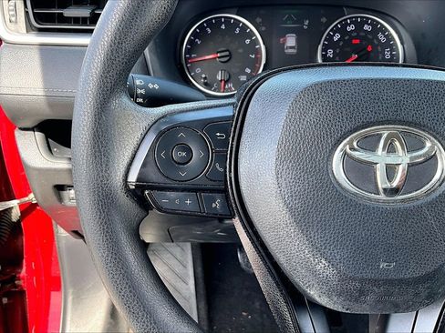 Used 2021 Toyota RAV4 LE image 10