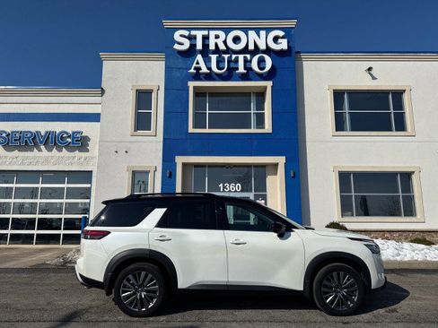 Used 2024 Nissan Pathfinder SL w/ SL Premium Package image 19