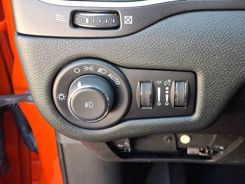 Used 2021 Jeep Cherokee Trailhawk w/ Sun, Sound & Nav Group image 28