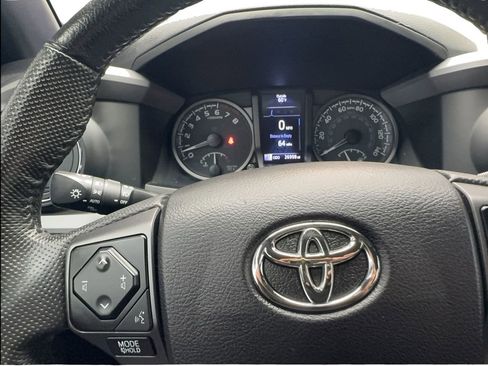 Used 2022 Toyota Tacoma TRD Sport w/ Technology Package RWD image 39