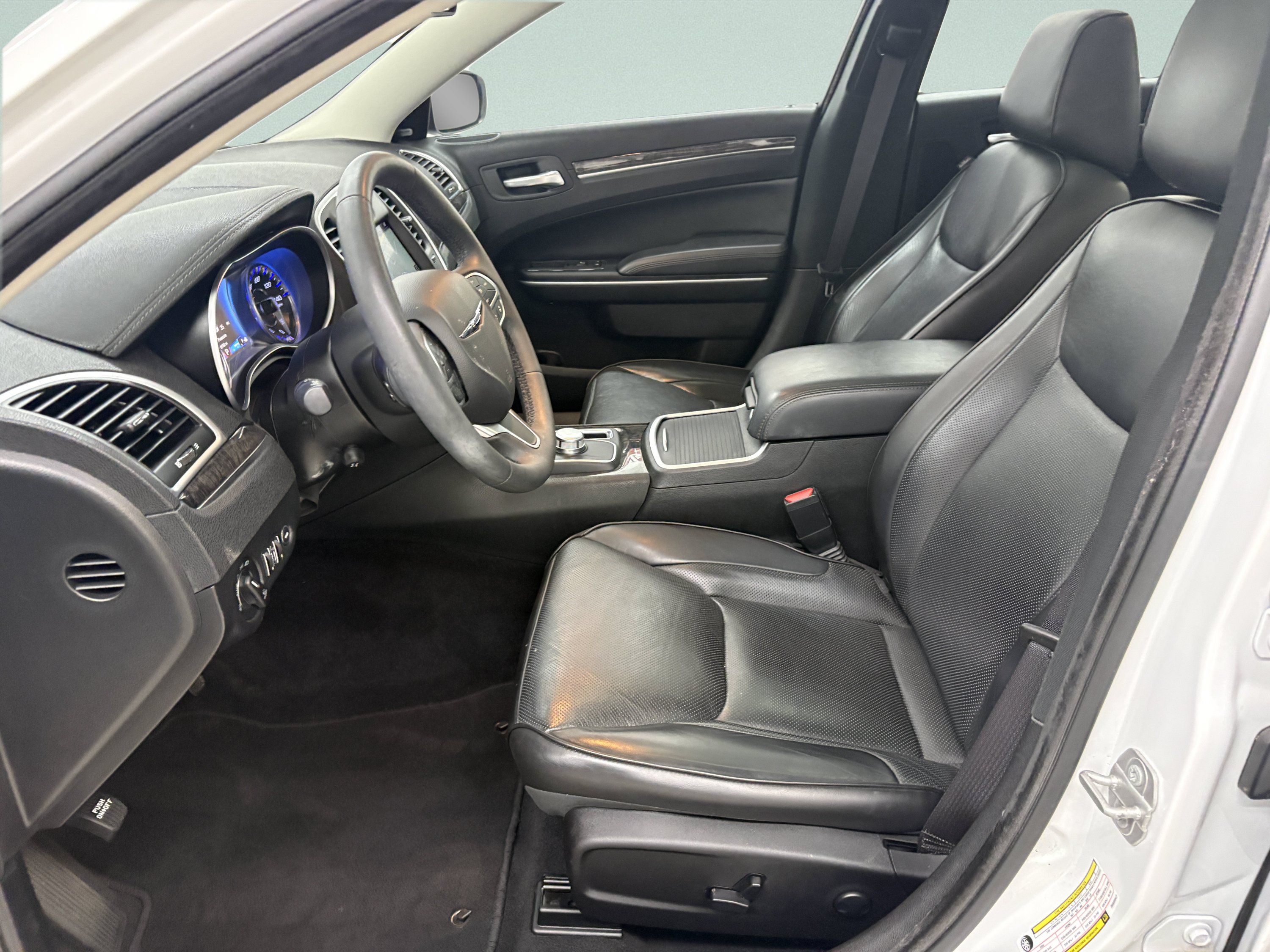 Used 2023 Chrysler 300 Touring L w/ Popular Equipment Group RWD image 11
