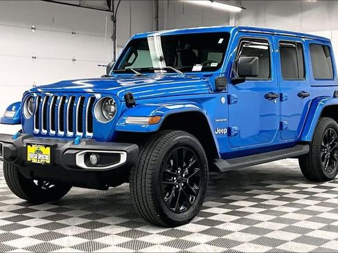 Used 2023 Jeep Wrangler Unlimited Sahara w/ Cold Weather Group image 12