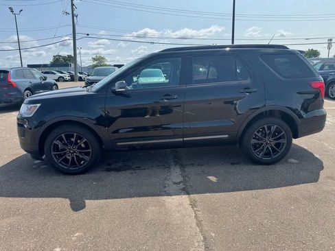 Used 2018 Ford Explorer XLT w/ Equipment Group 202A AWD/4WD image 8