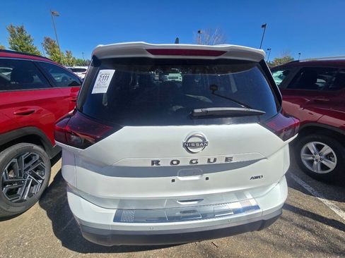 Used 2024 Nissan Rogue S AWD/4WD image 16